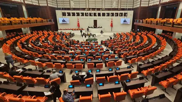 Emepli karacadan trans ogretmenin isten cikarilmasi ve onur yuruyusunde avukatlara sorusturma acilmasina iliskin soru JfnKmjtA